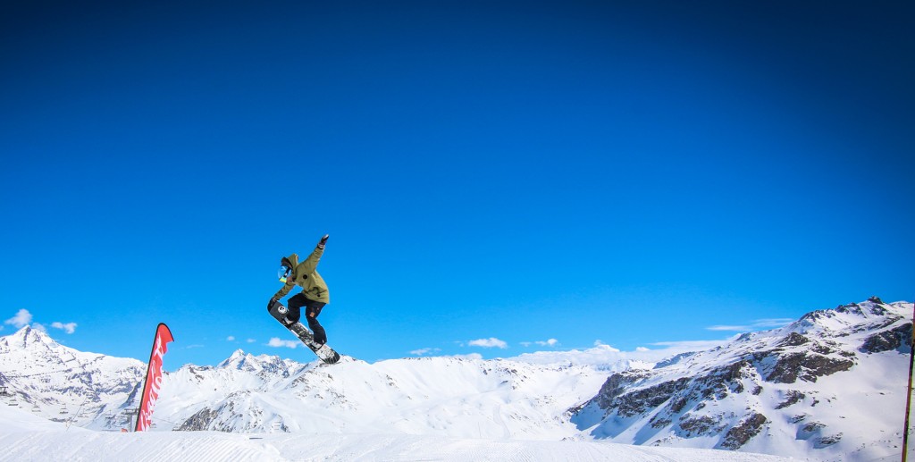 snowboarder-jump01