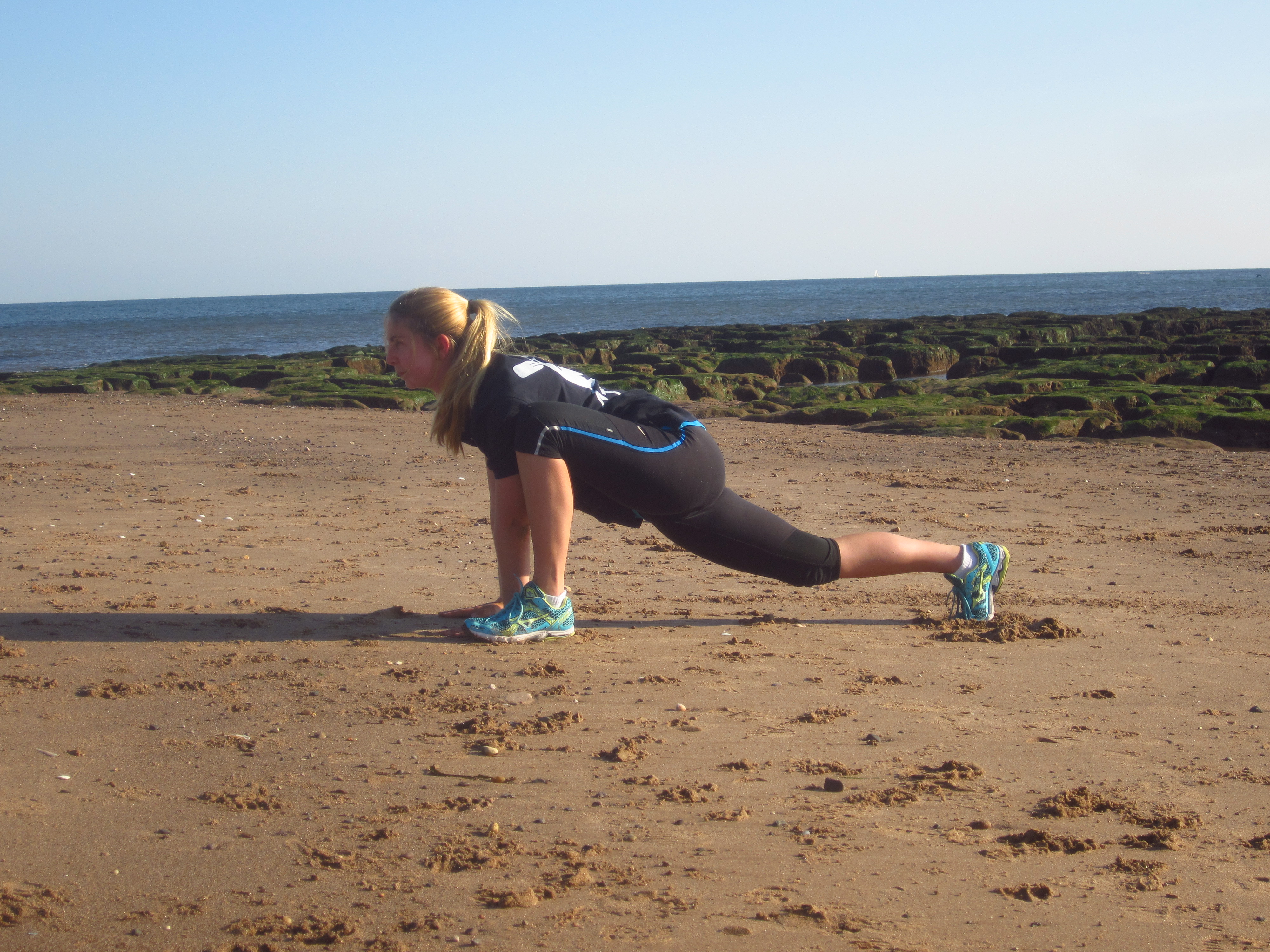 Dragon wing lunge stretch 1